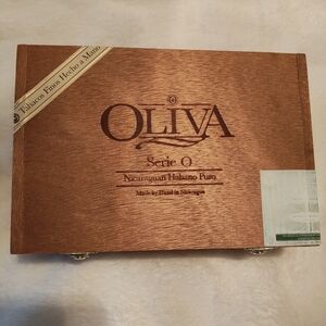 Oliva Nicaraguan Empty Wooden Cigar Box w/ Gold Accents Hinged Lid Excellent